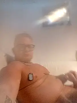 Snapshot of swingr chatting on 12.06.24 swingr online show from 12.06.24