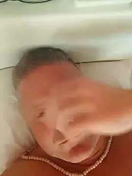 Snapshot of swingr chatting on 12.17.24 swingr online show from 12.17.24