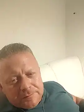 Snapshot of swingr chatting on 12.18.24 swingr online show from 12.18.24