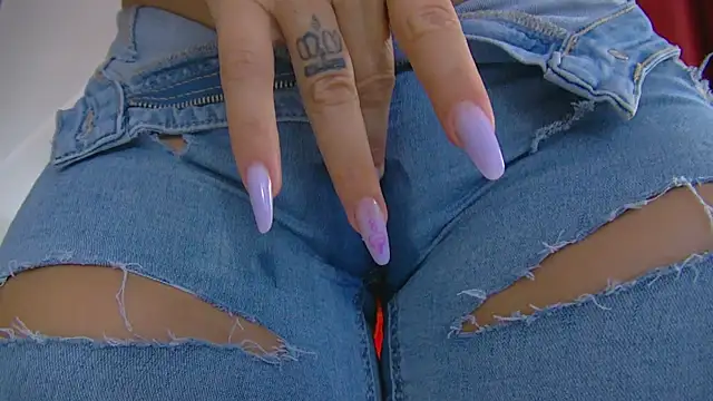 Snapshot of Foxxxy_MILF chatting on 11.14.25 Foxxxy MILF online show from 11.14.25