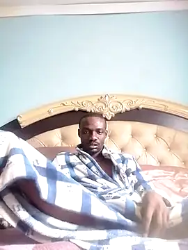 Snapshot of Izifebe chatting on 11.14.25 Izifebe online show from 11.14.25