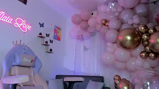 Alaia Love77 online show from 02.05.25