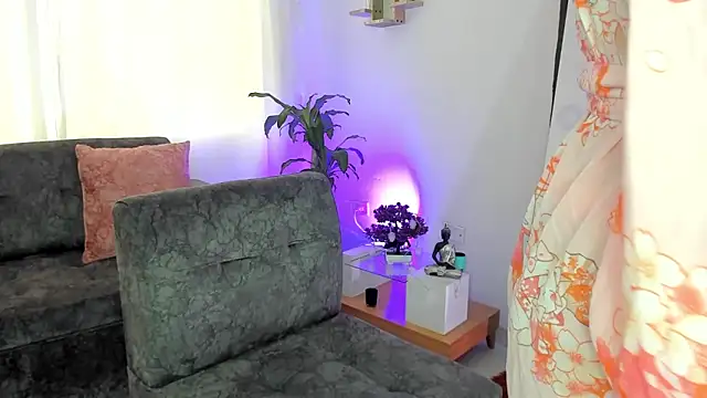 Alaia Love77 online show from 02.10.25