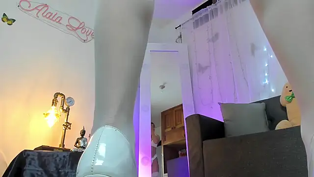 Alaia Love77 online show from 03.18.25