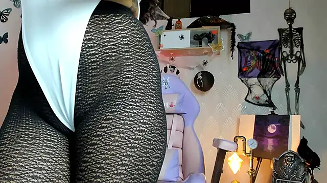 Alaia Love77 online show from 10.16.25