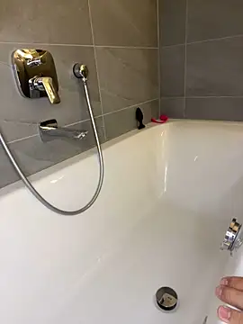 Snapshot of Sissy-Bee chatting on 01.17.25 Sissy-Bee online show from 01.17.25