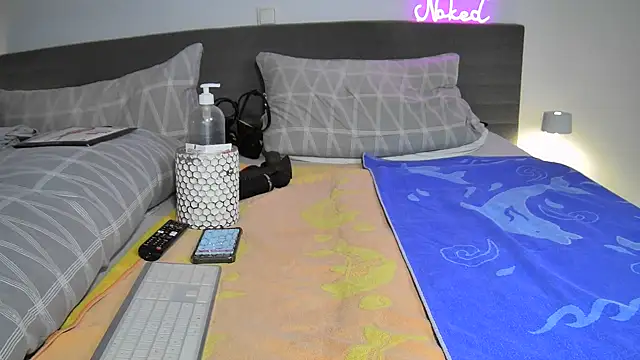 Snapshot of Sissy-Bee chatting on 11.09.25 Sissy-Bee online show from 11.09.25