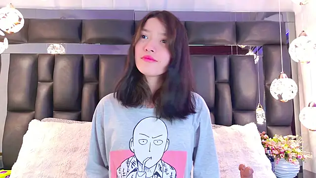 AlliciaKim online show from 02.17.25