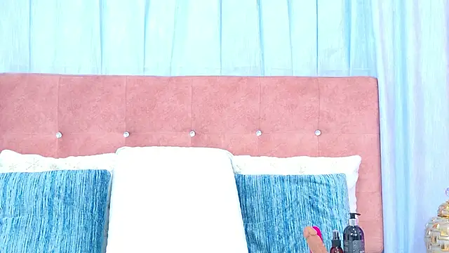 AlliciaKim online show from 10.27.25