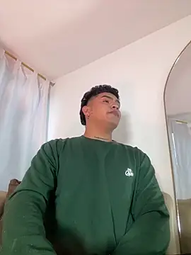 Snapshot of MatheoVelez chatting on 12.03.24 MatheoVelez online show from 12.03.24