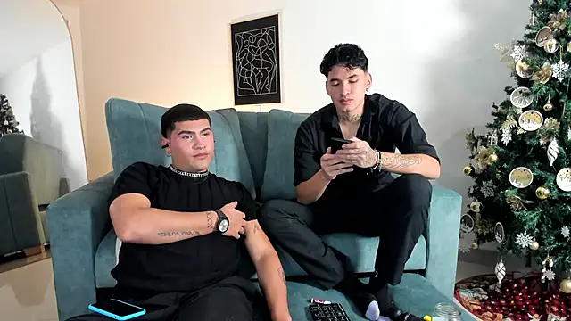 Snapshot of MatheoVelez chatting on 12.31.24 MatheoVelez online show from 12.31.24