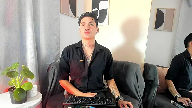 Snapshot of MatheoVelez chatting on 01.31.25 MatheoVelez online show from 01.31.25