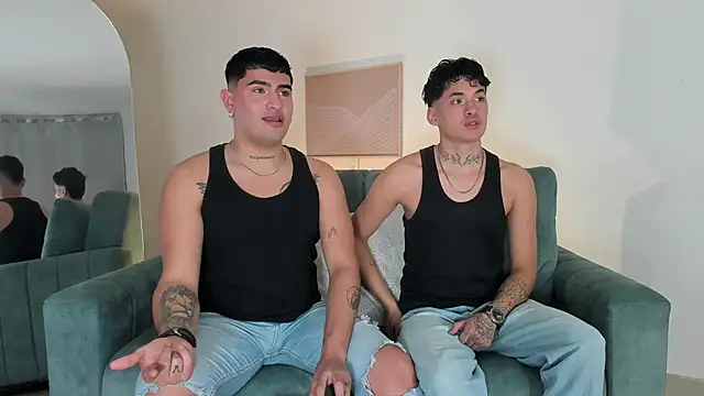 Snapshot of MatheoVelez chatting on 02.28.25 MatheoVelez online show from 02.28.25