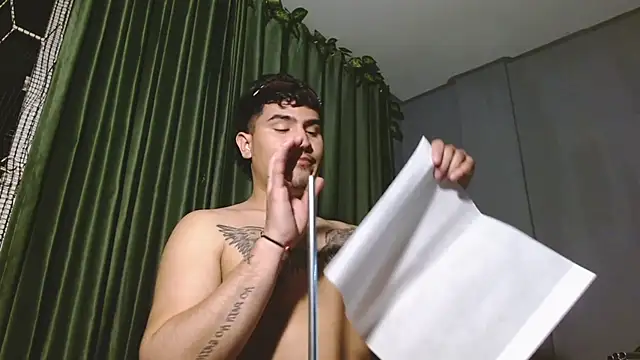 Snapshot of MatheoVelez chatting on 09.10.25 MatheoVelez online show from 09.10.25