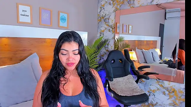 EmaBakker online show from 04.08.26