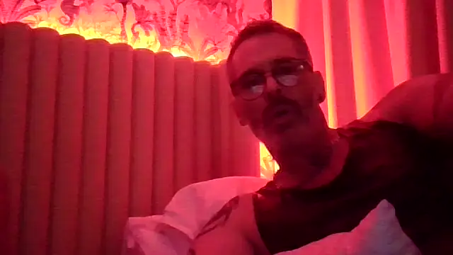 Snapshot of LIVEcamCUMDADDY chatting on 04.06.26 LIVEcamCUMDADDY online show from 04.06.26