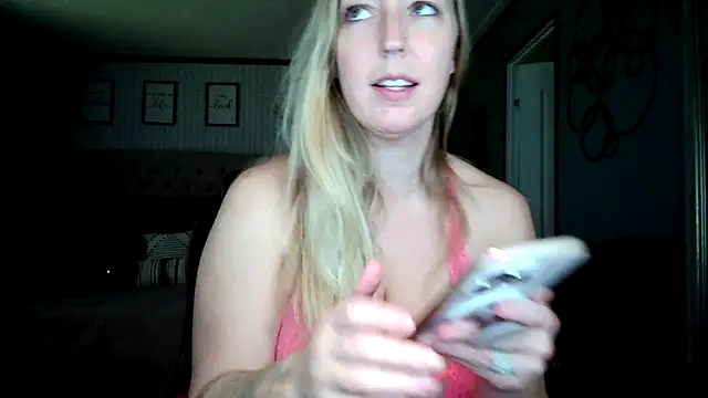 lucyallen4201 online show from 12.04.24