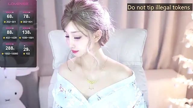 Snapshot of UUKiss_ chatting on 01.22.25 UUKiss online show from 01.22.25