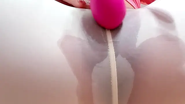 Snapshot of UUKiss_ chatting on 03.20.25 UUKiss online show from 03.20.25