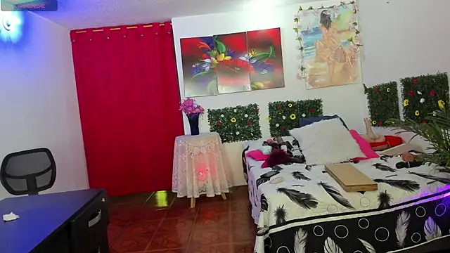 Snapshot of Venus_R0se chatting on 01.26.25 Venus R0se online show from 01.26.25