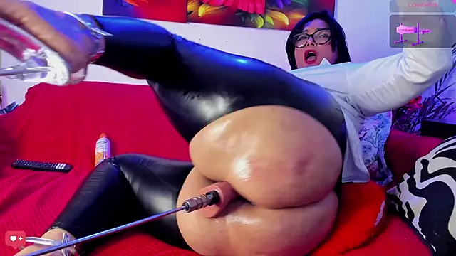 Snapshot of Venus_R0se chatting on 03.15.25 Venus R0se online show from 03.15.25