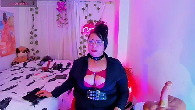 Snapshot of Venus_R0se chatting on 11.11.25 Venus R0se online show from 11.11.25