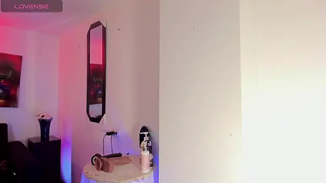 Snapshot of Venus_R0se chatting on 11.16.25 Venus R0se online show from 11.16.25