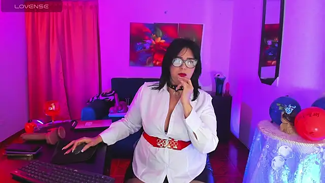 Snapshot of Venus_R0se chatting on 11.17.25 Venus R0se online show from 11.17.25