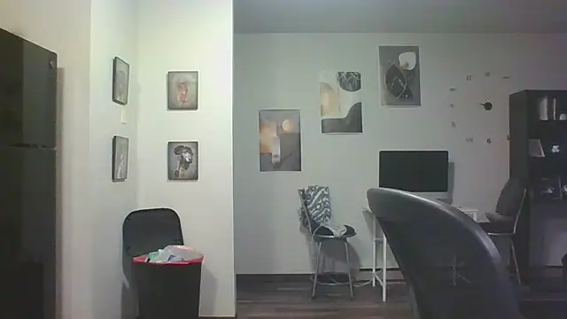 Stayinalive1992 online show from 10.14.25