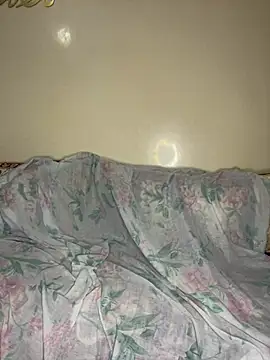 Layla-daloua online show from 12.10.24