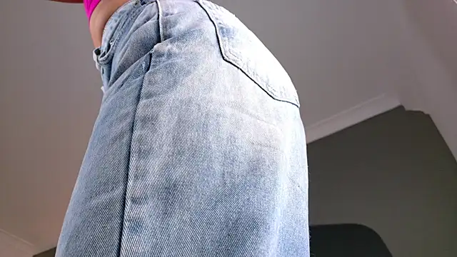 Snapshot of ParisFox_ chatting on 10.24.25 ParisFox online show from 10.24.25