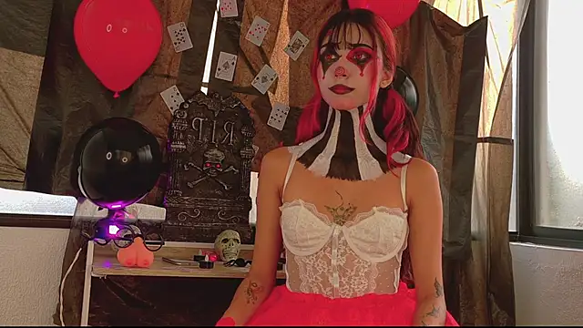 Snapshot of ParisFox_ chatting on 11.01.25 ParisFox online show from 11.01.25