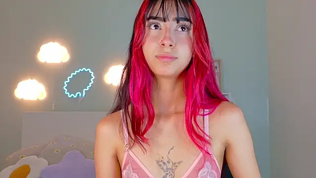 Snapshot of ParisFox_ chatting on 11.06.25 ParisFox online show from 11.06.25