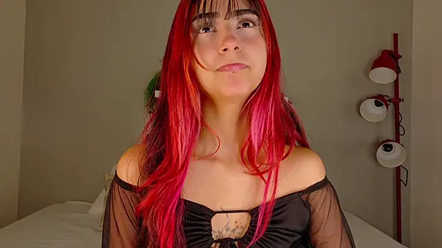 Snapshot of ParisFox_ chatting on 12.04.25 ParisFox online show from 12.04.25