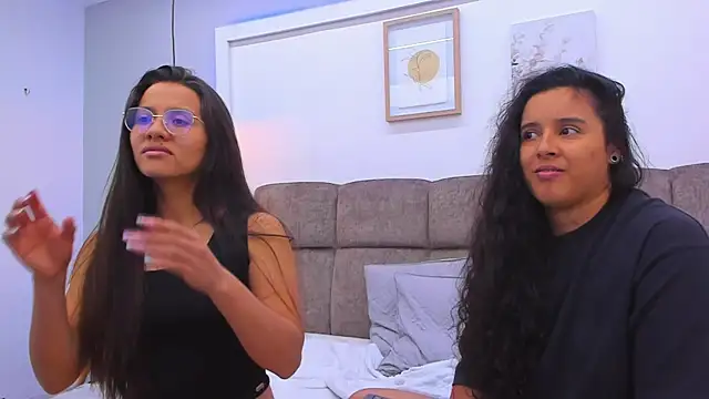 Snapshot of Dilan_y_Mia chatting on 01.21.25 Dilan y Mia online show from 01.21.25