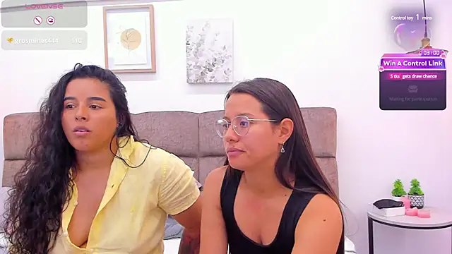 Snapshot of Dilan_y_Mia chatting on 03.08.25 Dilan y Mia online show from 03.08.25