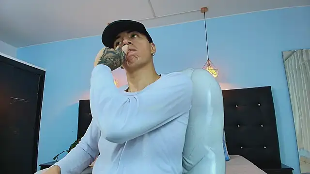 Lobo 17  online show from 03.18.25