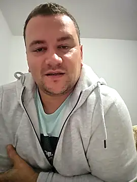 Snapshot of KarlosCarutox chatting on 09.29.25 KarlosCarutox online show from 09.29.25