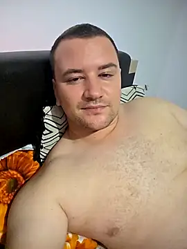 Snapshot of KarlosCarutox chatting on 10.07.25 KarlosCarutox online show from 10.07.25