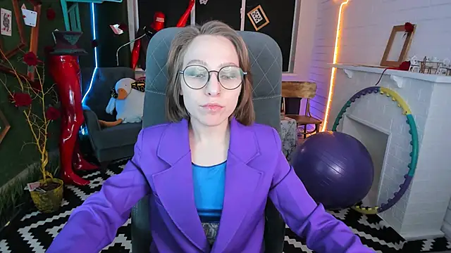 Snapshot of AphexQueen chatting on 12.28.24 AphexQueen online show from 12.28.24