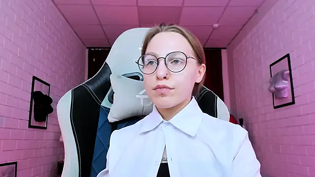 Snapshot of AphexQueen chatting on 01.11.25 AphexQueen online show from 01.11.25