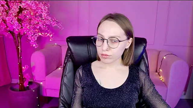 Snapshot of AphexQueen chatting on 01.28.25 AphexQueen online show from 01.28.25