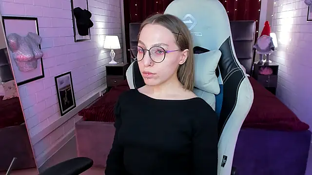 Snapshot of AphexQueen chatting on 02.05.25 AphexQueen online show from 02.05.25