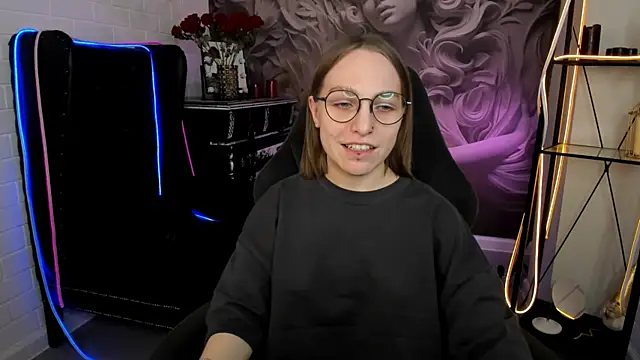 Snapshot of AphexQueen chatting on 02.14.25 AphexQueen online show from 02.14.25