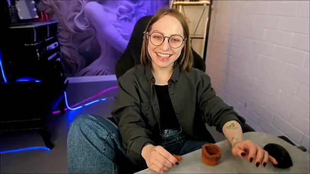 Snapshot of AphexQueen chatting on 02.27.25 AphexQueen online show from 02.27.25