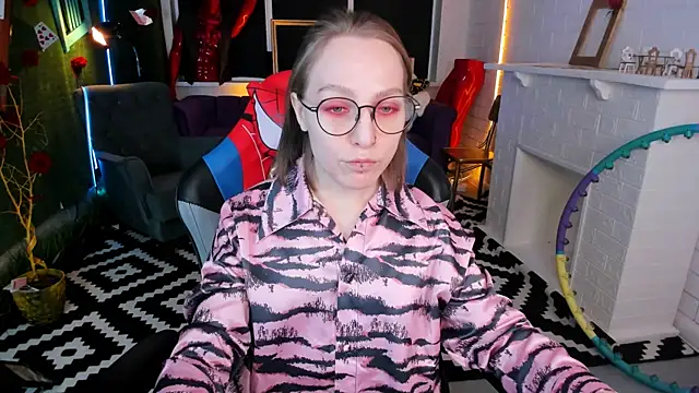 Snapshot of AphexQueen chatting on 03.11.25 AphexQueen online show from 03.11.25