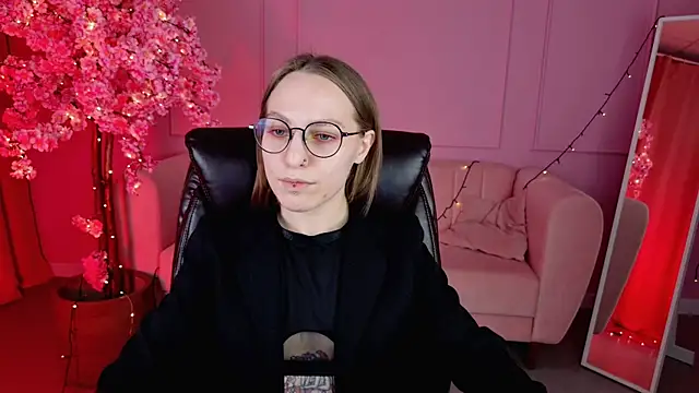 Snapshot of AphexQueen chatting on 03.14.25 AphexQueen online show from 03.14.25