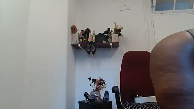 Snapshot of xTALLSEXYBUMx chatting on 10.23.25 xTALLSEXYBUMx online show from 10.23.25