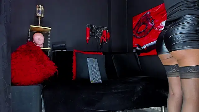 Snapshot of Coralinstone chatting on 12.15.25 Coralinstone online show from 12.15.25