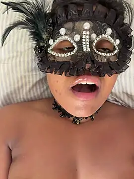 Bella Luna18 online show from 11.23.25